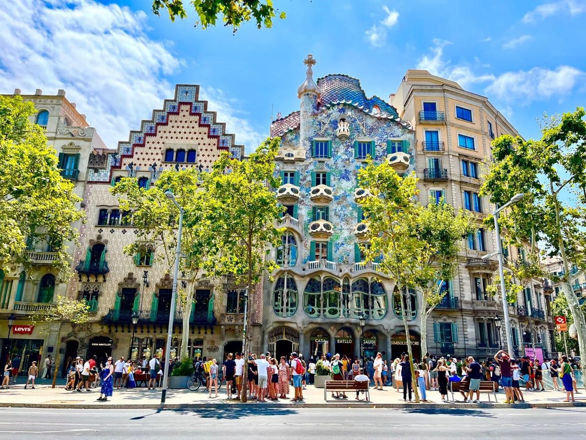 "Barcelona és bona si la bossa sona". Reflections on the reasons and consequences of the city's tourist financialization.