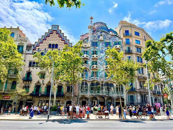 "Barcelona és bona si la bossa sona". Reflections on the reasons and consequences of the city's tourist financialization.